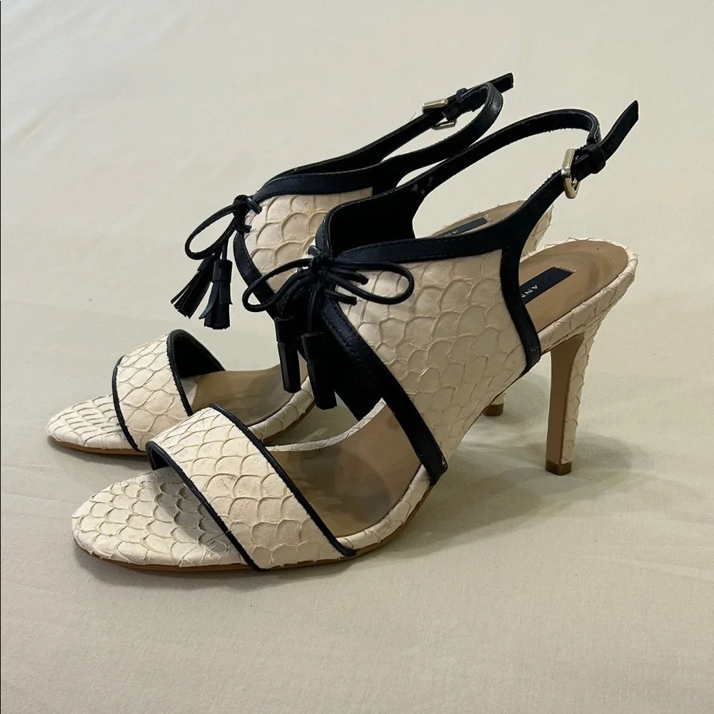 Ann Taylor Shoes Winter White Gwen Lace Up Exotic Heel Sz 9 Black Bow & Tassel - Picture 3 of 10